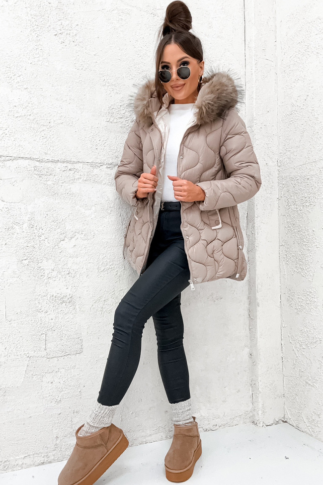 KURTKA PIKOWANA Z KAPTUREM I ŚCIĄGACZAMI PO BOKACH- BEŻOWA