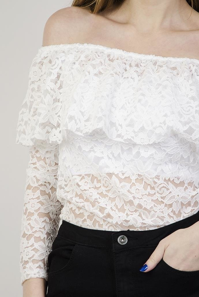 Koronkowe białe body z hiszpańskim dekoltem