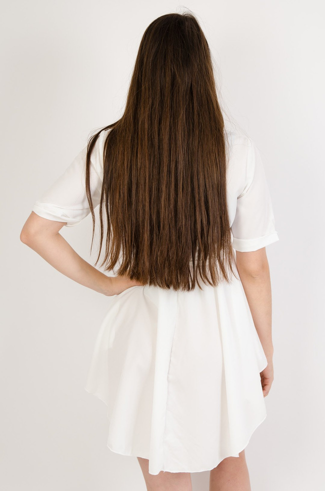 Biała zwiewna sukienka szmizjerka z gumką w pasie