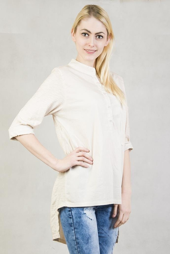Beżowa, asymetryczna bluzka zapinana na guziki
