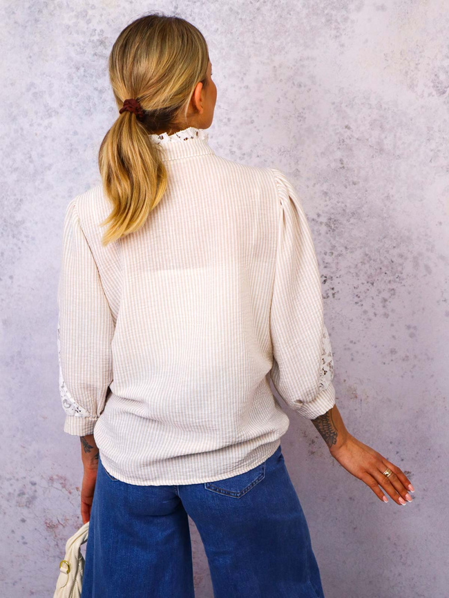 KOSZULA W PASKI Z OZDOBNĄ KORONKĄ- BEŻOWA