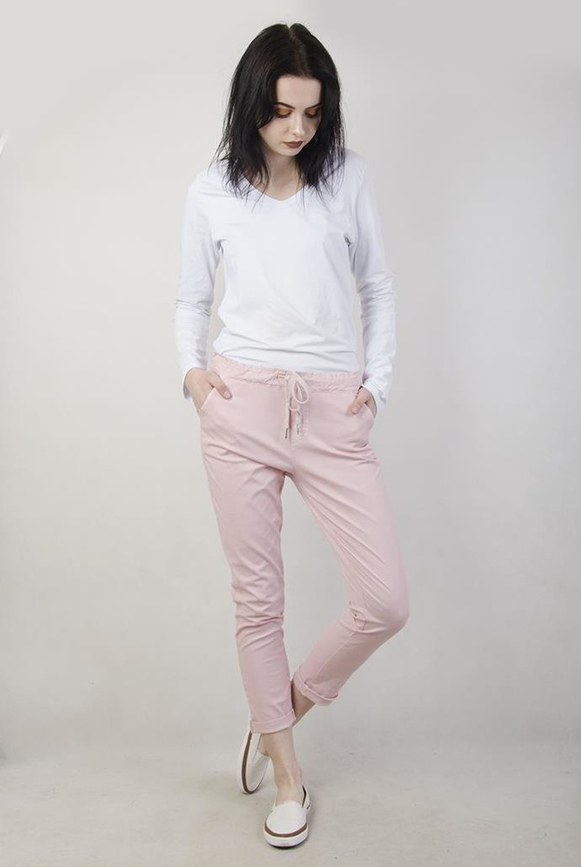 Jasnoróżowe spodnie z wiązaniem i gumą w pasie
