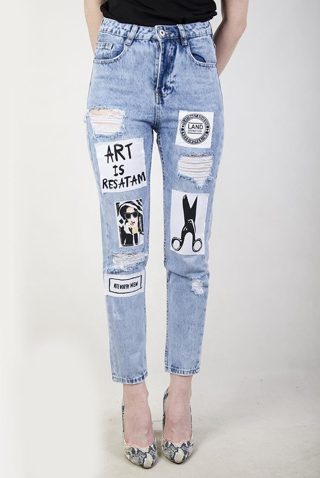 Spodnie jeansowe typu boyfriendy z naszywkami i dziurami