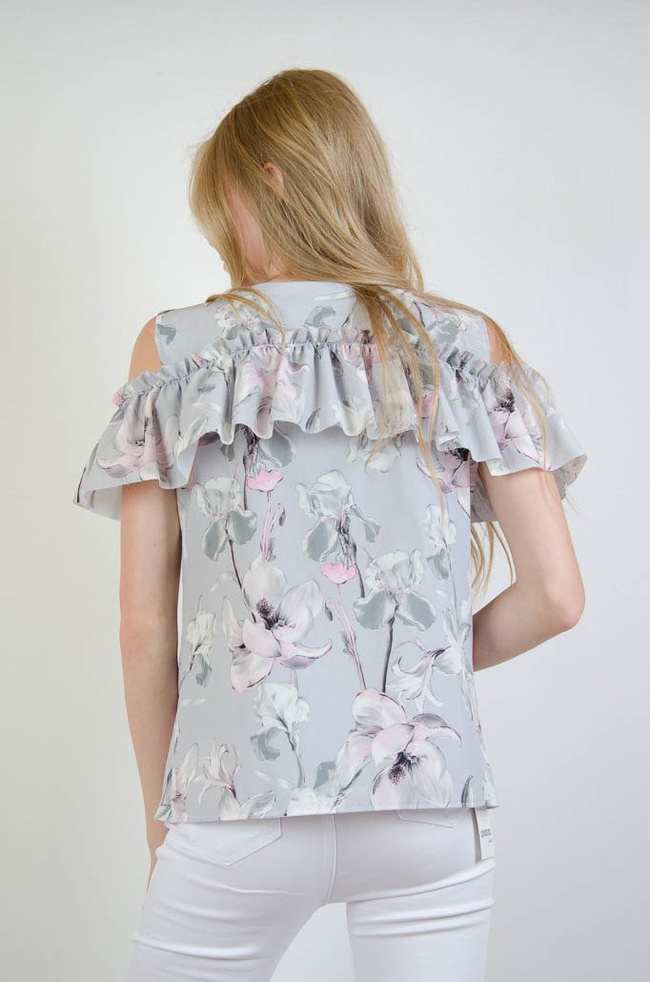  BLUZKA W KWIATY Z WYCIĘCIEM NA RAMIONACH 