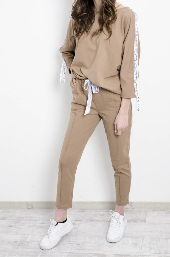 KOMPLET BAWEŁNIANY BRĄZOWY Z LAMPASEM