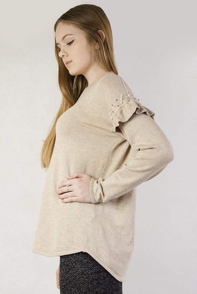 Beżowy sweterek z falbanką przy rękawie
