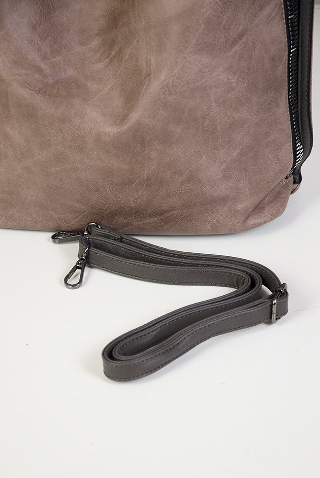 Duża beżowa torebka z ozdobnym zamkiem z boku