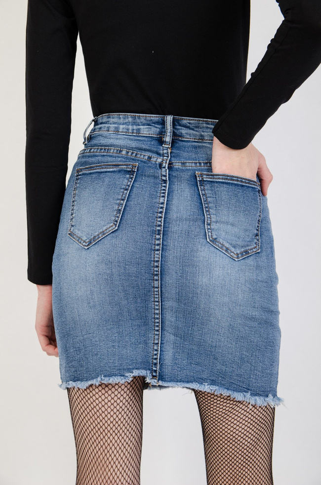 Jasna spódnica jeansowa z szarpaniem 
