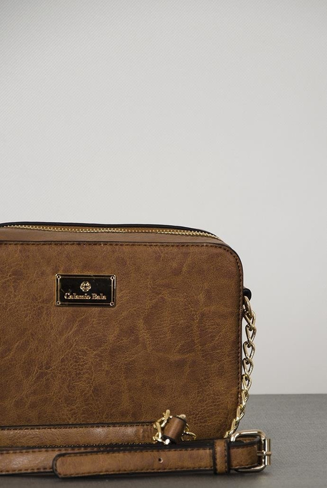 Brązowa torebka na złotym łańcuszku