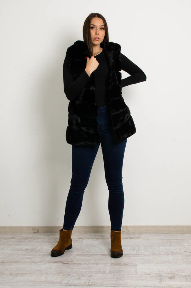 CZARNA FUTRZANA KAMIZELKA Z KAPTUREM