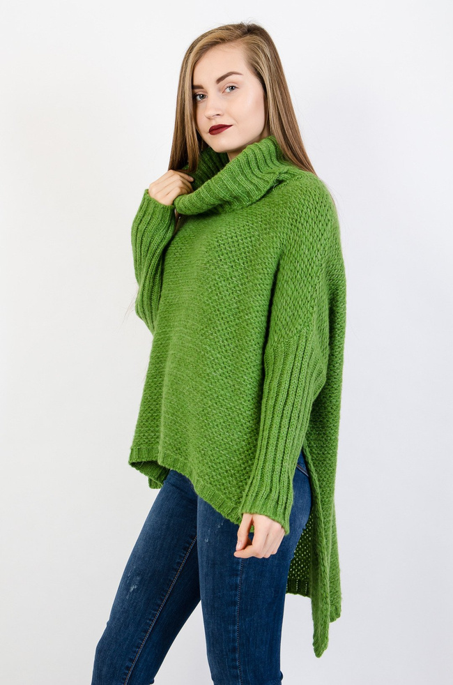 Asymetryczny sweter oversize z golfem