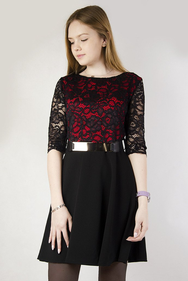 Czarno-czerwona sukienka z rozkloszowanym dołem