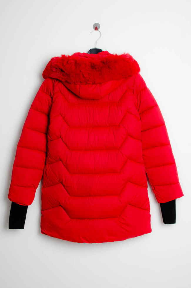 CZERWONA MATOWA KURTKA Z FUTERKIEM PRZY KAPTURZE 