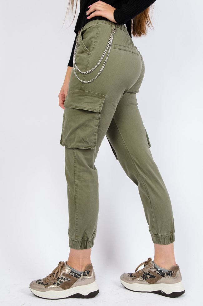 Spodnie bojówki z łańcuszkiem