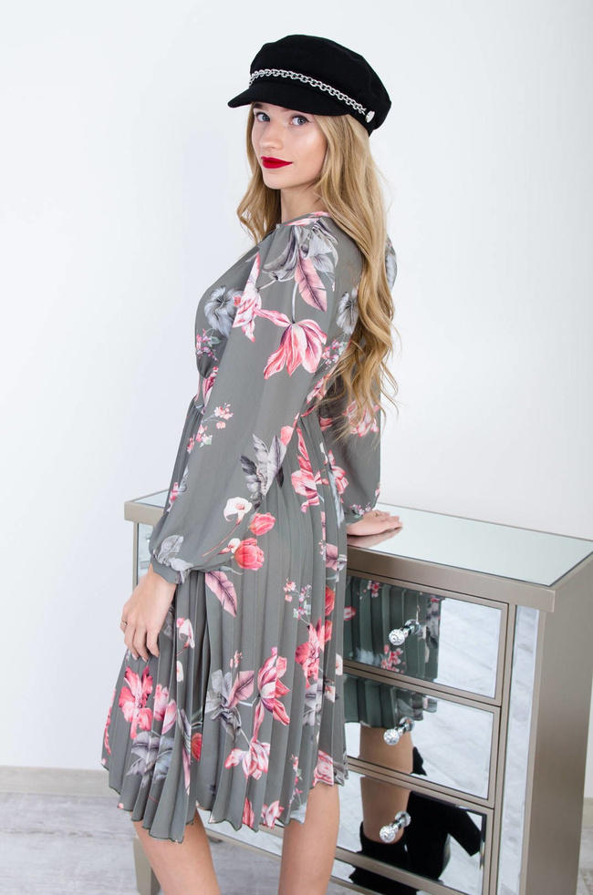 ZIELONA SUKIENKA W KWIATY Z PLISOWANYM DOŁEM 