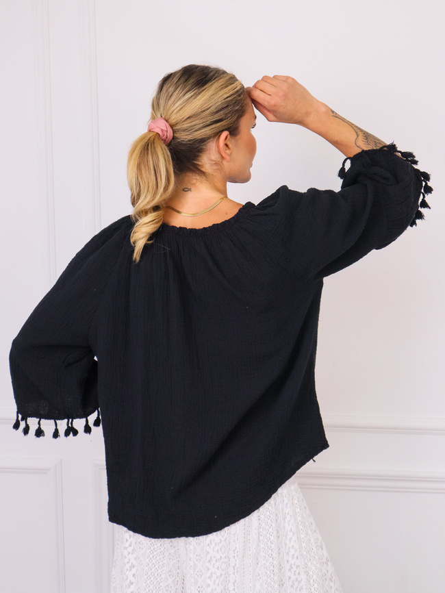 BLUZKA Z WIĄZANIEM I FRĘDZLAMI PRZY RĘKAWACH- CZARNA