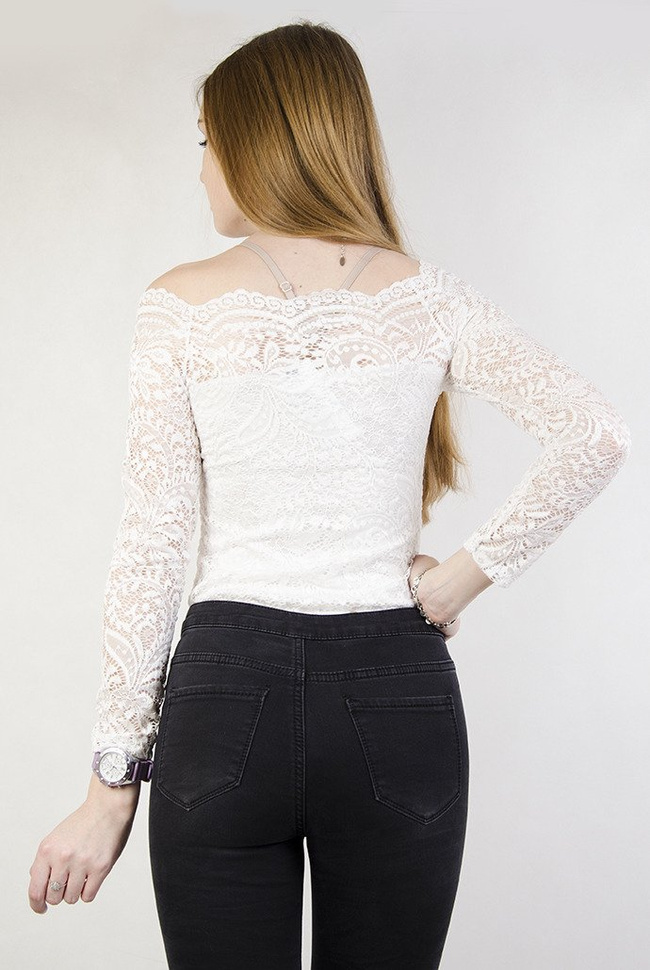 Białe koronkowe body