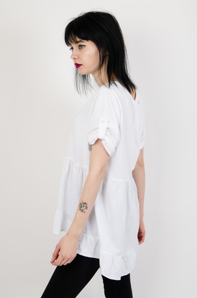 Biała bluzka z rozszerzalnym dołem 