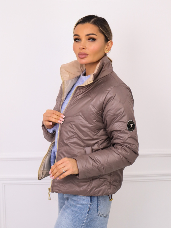 KURTKA PRZEJŚCIOWA PIKOWANA Z NASZYWKĄ NA RĘKAWIE- CZEKOLADOWA