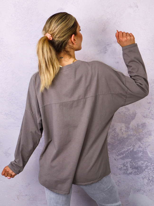 BLUZKA Z APLIKACJĄ I OZDOBNYMI CEKINAMI- BEŻOWA