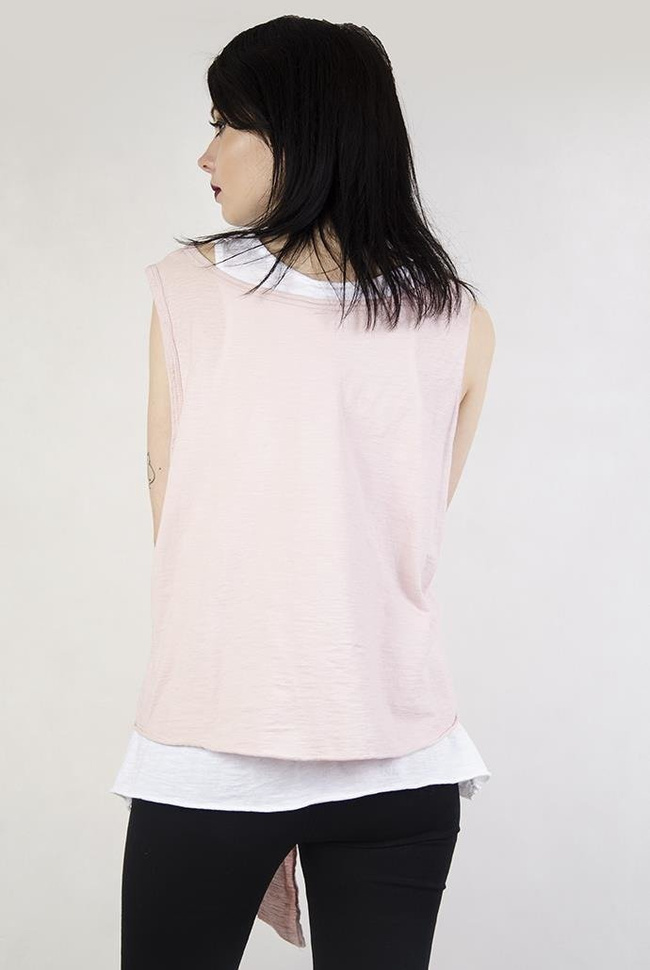 Jasnoróżowa bluzka zapinana na guziki, z bokserką