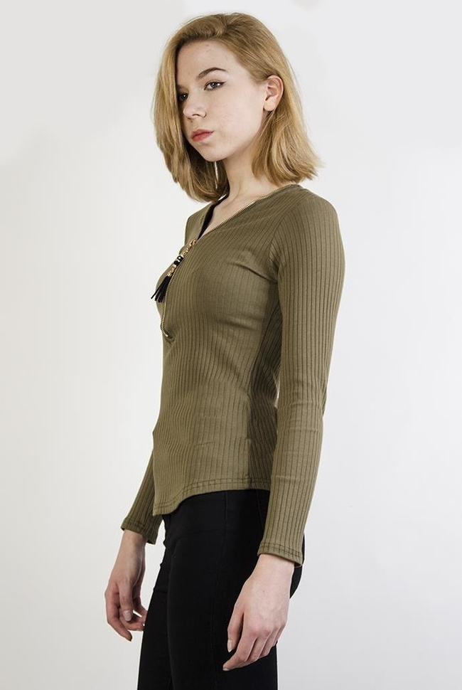 Zielona prążkowana bluzka zapinana na zamek