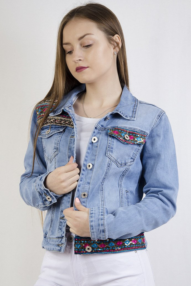 Kurtka jeansowa zdobiona przy kieszeniach i na dole