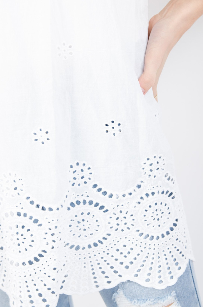Biała bluzka hiszpanka z ażurowymi wstawkami