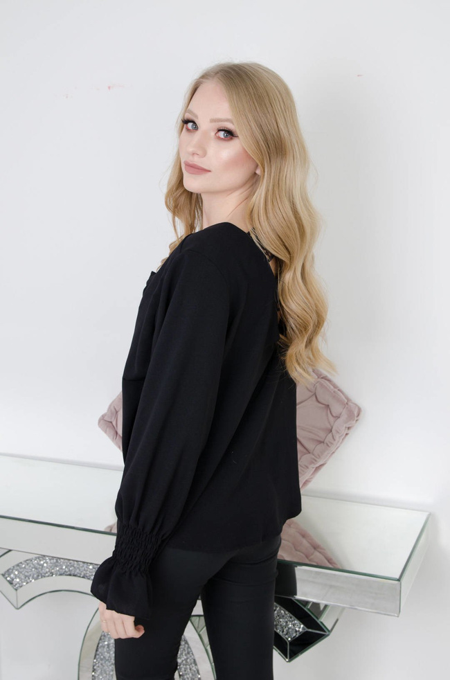 CZARNA ELEGANCKA LEJĄCA BLUZKA Z WYCIĘCIEM NA PLECACH- KORONKĄ