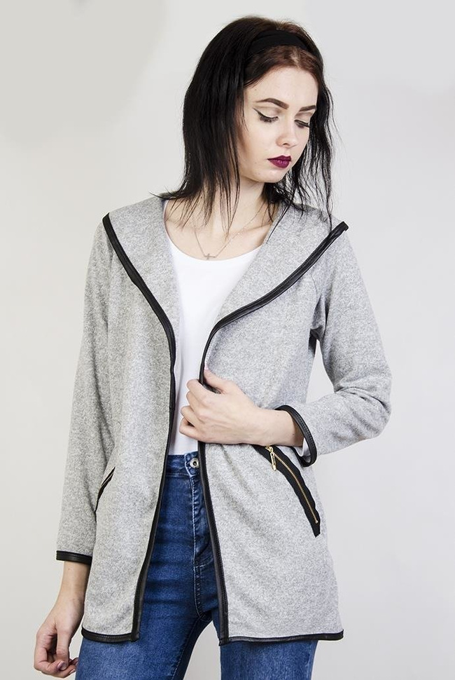 Jasnoszara narzuta ze złotymi zamkami