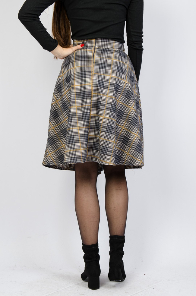 Spódnica midi w granatową kratę z wiązaniem w pasie