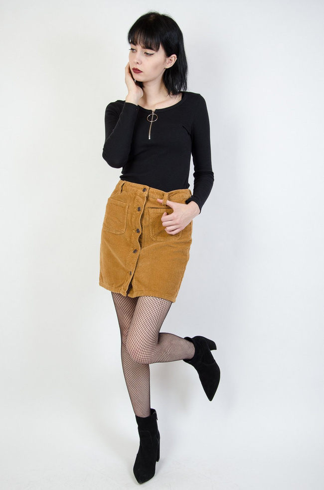 Sztruksowa spódnica z guzikami