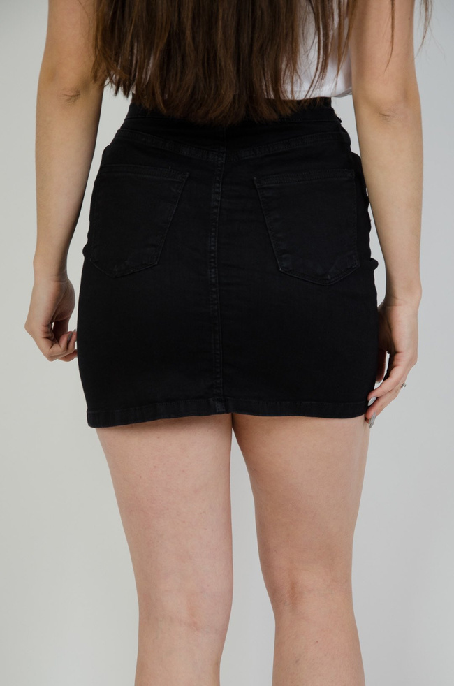 Czarna jeansowa spódnica z paskiem