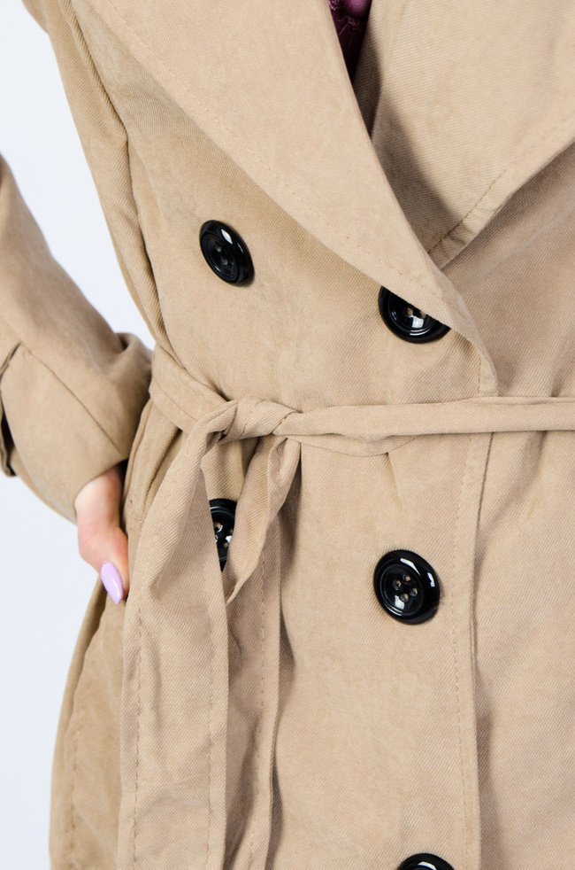 Brązowy płaszcz typu trencz