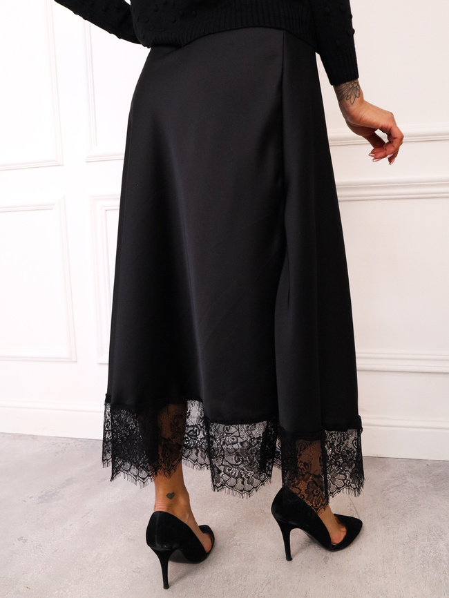 SPÓDNICA SATYNOWA MAXI ZAKOŃCZONA KORONKĄ- CZARNA