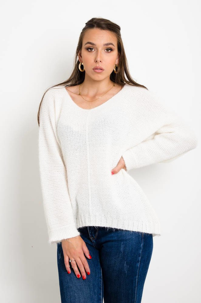 BIAŁY SWETER NIETOPERZ Z DEKOLTEM W SZPIC