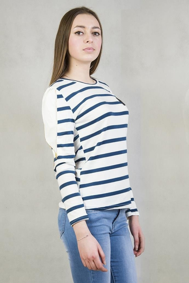Biało-granatowa bluzka w paski  z czarnym serduszkiem w cekiny