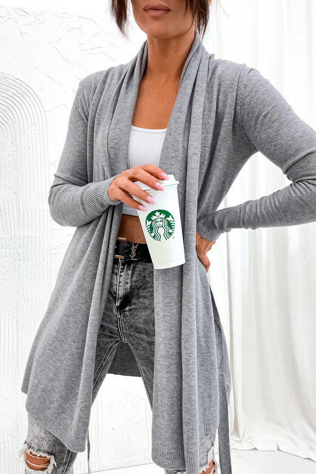 DZIANINOWA NARZUTA Z WIĄZANIEM W PASIE- SZARA