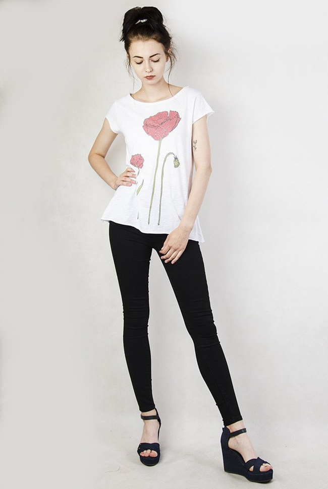 Biała bluzka z makami