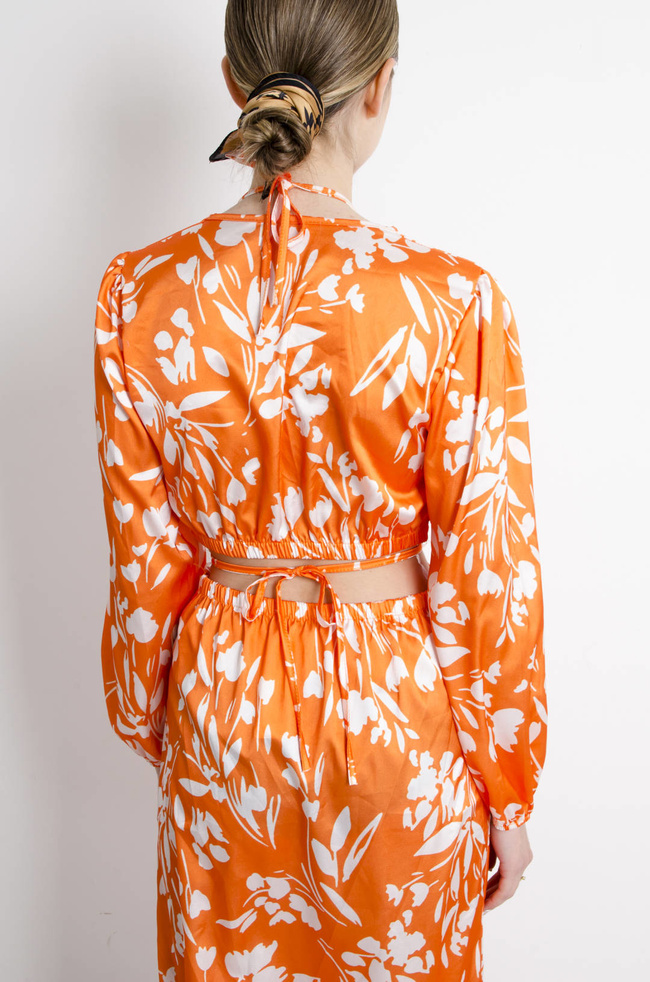 SUKIENKA POMARAŃCZOWA W KWIATY Z WYCIĘCIEM