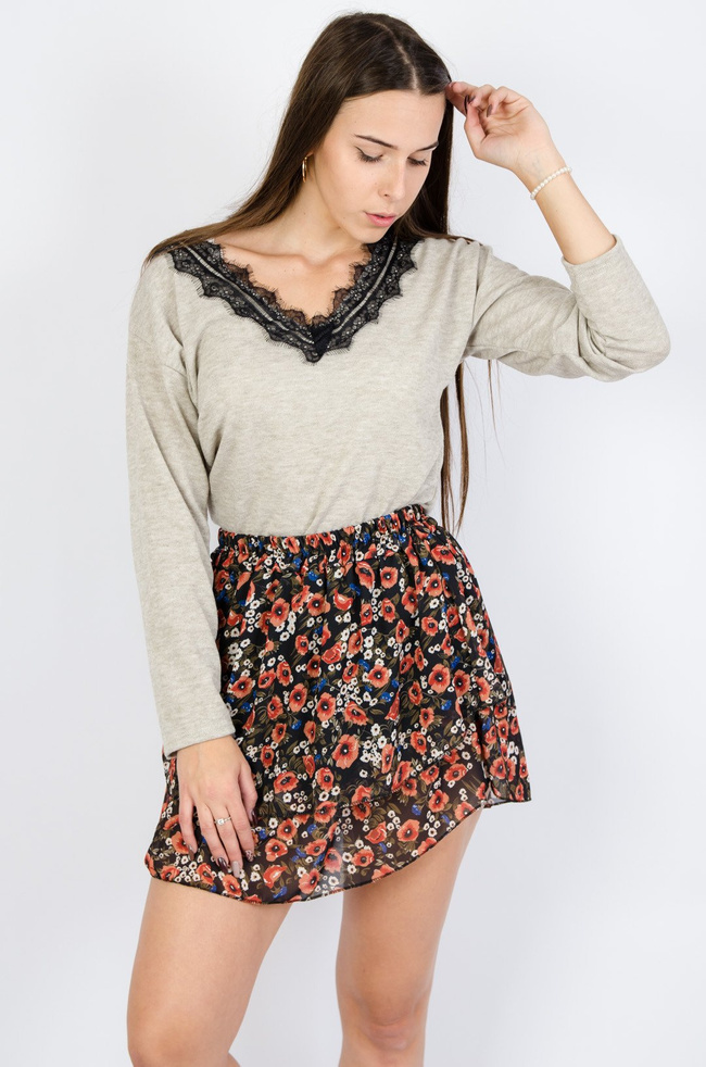 Beżowa bluzka z koronką na plecach 