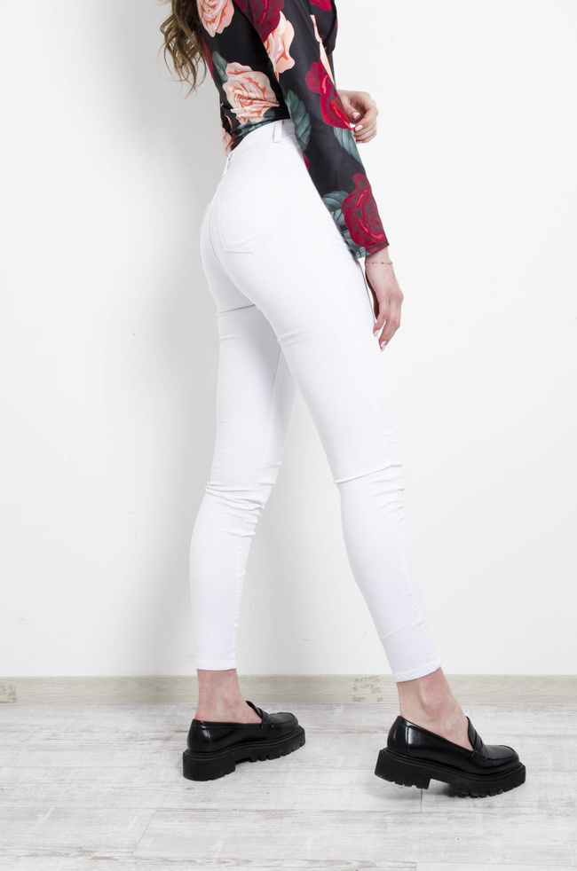 BIAŁE SPODNIE SKINNY Z WYSOKIM STANEM 