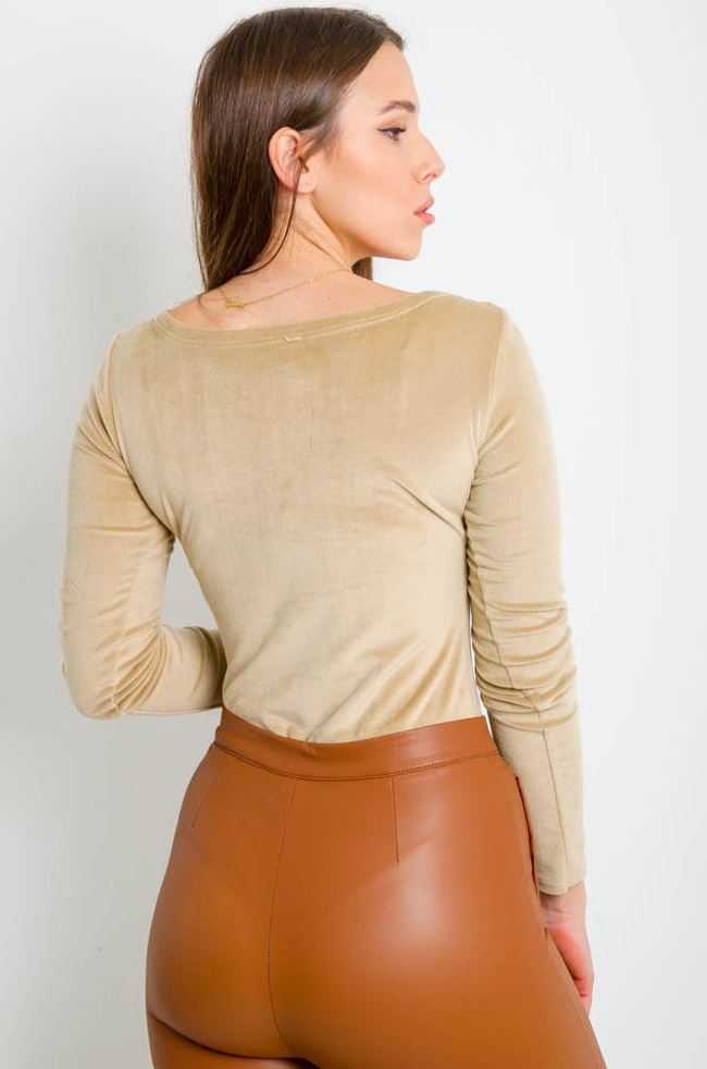 BEŻOWE WELUROWE BODY Z ŁAŃCUSZKIEM 