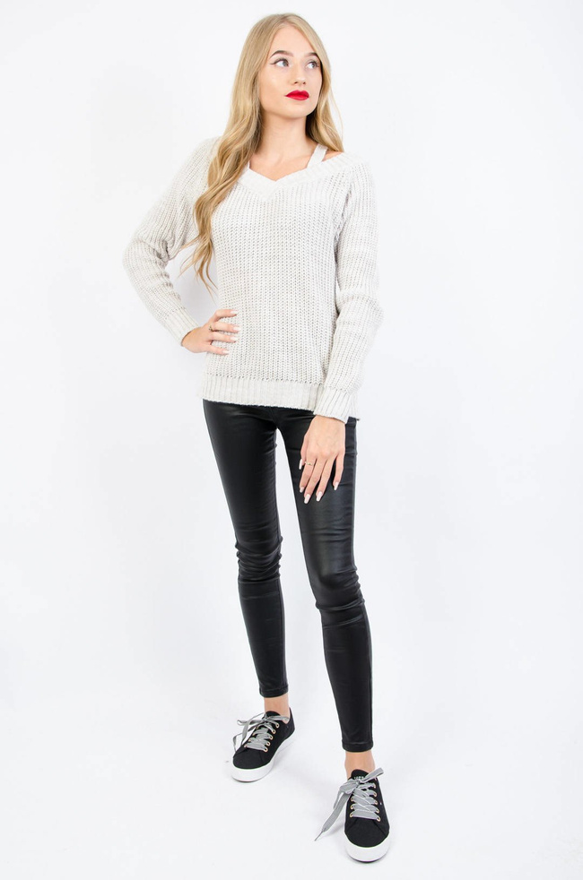 BEŻOWY SWETER NA RAMIĄCZKACH