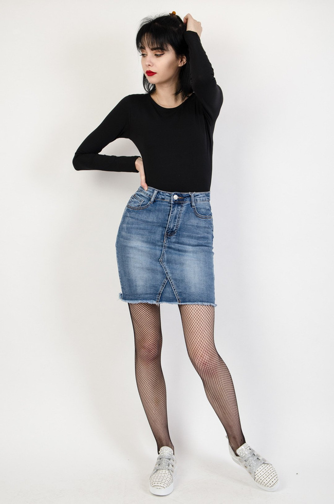 Jasna spódnica jeansowa z szarpaniem 