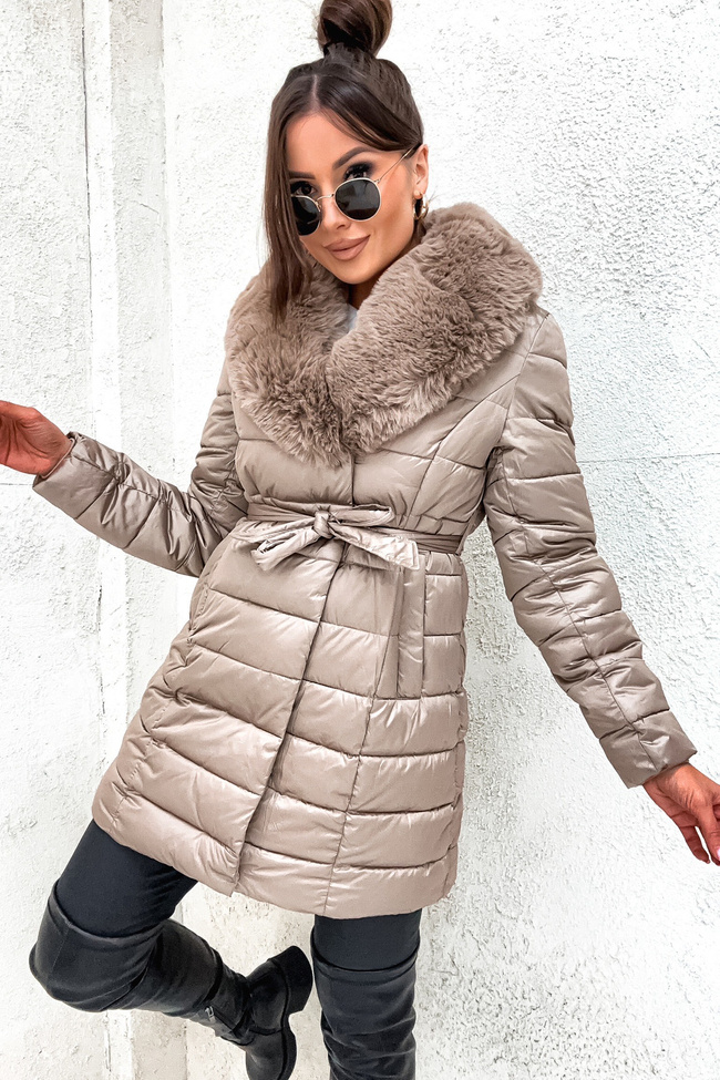 KURTKA WIĄZANA W PASIE Z FUTRZANYM KOŁNIERZEM- BEŻOWA