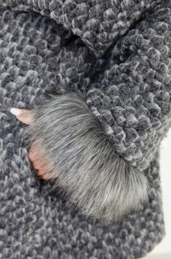 SZARY ELEGANCKI PŁASZCZ Z FUTERKIEM