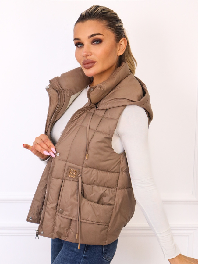 KAMIZELKA Z OZDOBNYMI NASZYWKAMI- BRĄZOWA