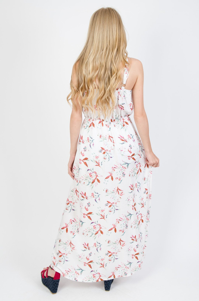 Biała sukienka z dekoltem pod szyję