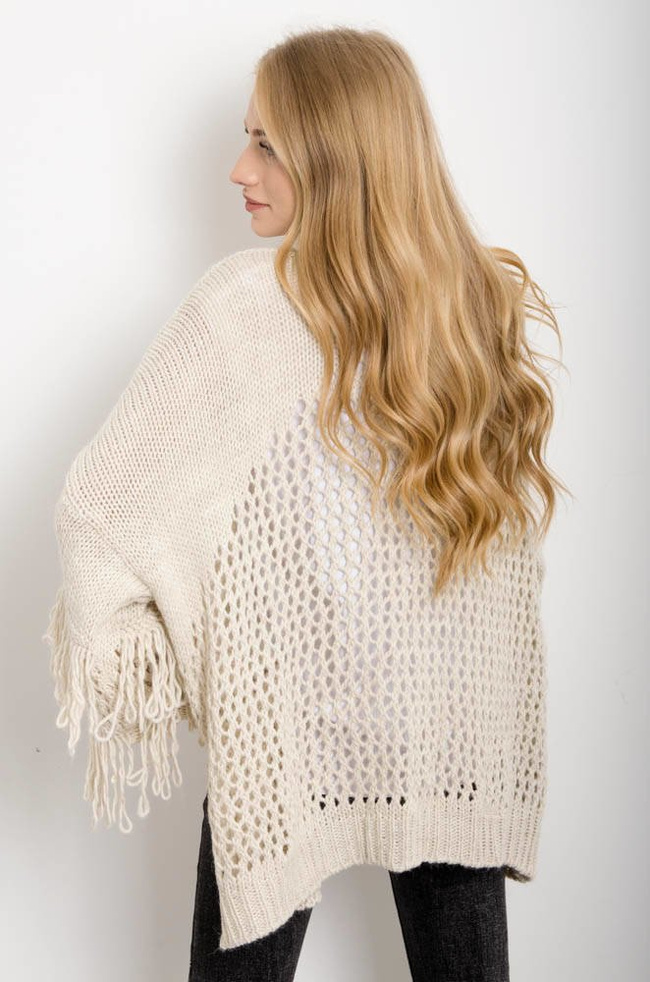 AŻUROWA NARZUTKA Z FRĘDZLAMI W KOLORZE BEŻOWYM